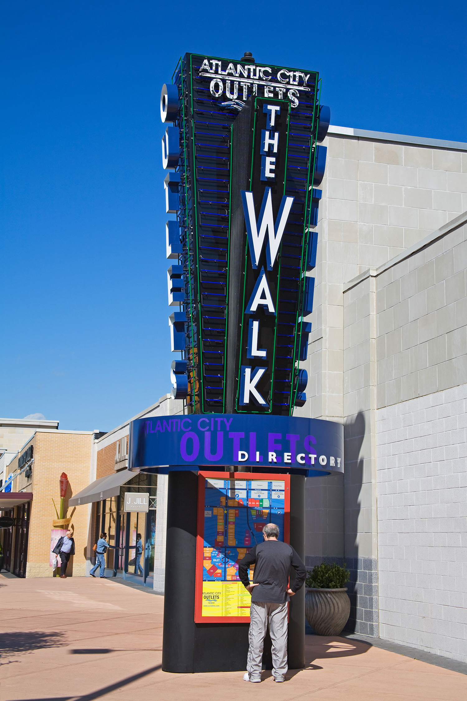 The walk outlet mall sign